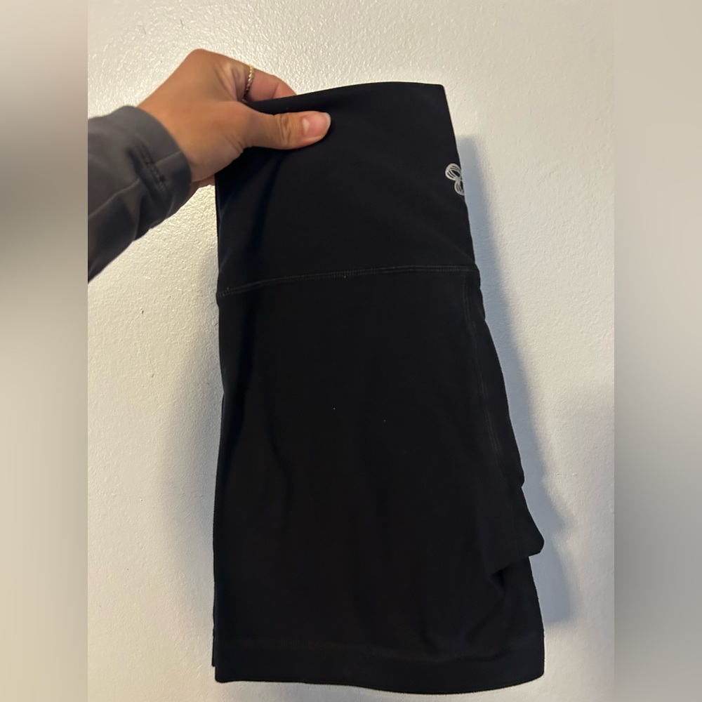 Aritzia TNA Black Athletic High-Waist Bike Shorts 5inch size small - Picture 3 of 3